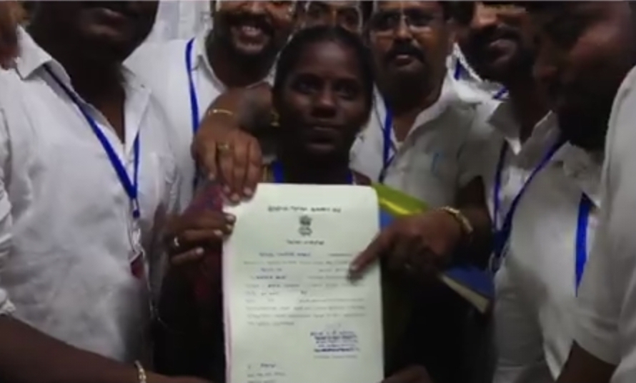 “இந்த வெற்றி தளபதியின் முகத்திற்காகக் கிடைத்தது” மக்களுக்கு நல்லது செய்வதே எங்கள் வேலை…. எல்.முருகனை தோற்கடித்த பின் தவெக வேட்பாளர் கமலி பேட்டி….!!