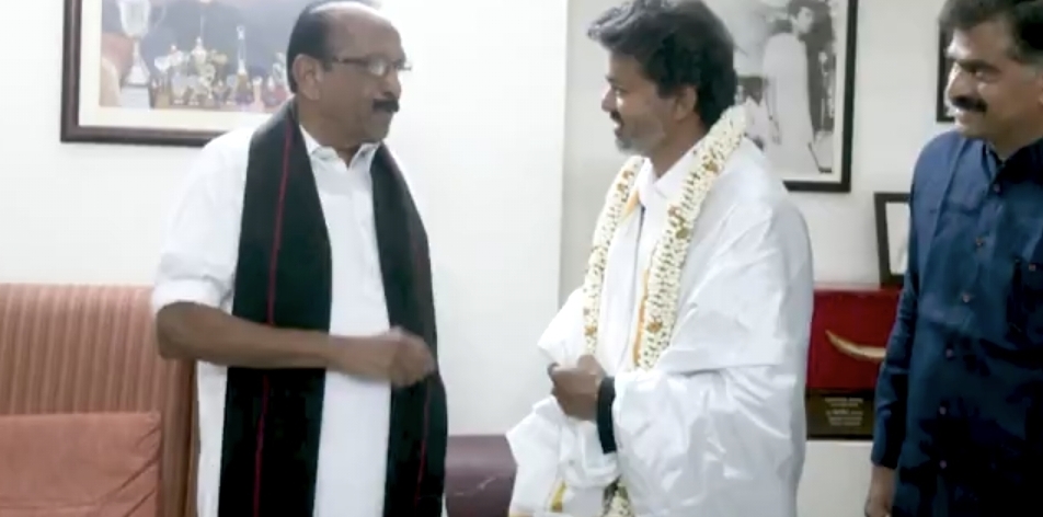 “உனக்கு அப்போ 9 வயசு….” விஜய் – வைகோ சந்திப்பில் கசிந்த சீக்ரெட்…. பழைய நினைவுகளை அசைபோட்ட சுவாரஸ்ய சந்திப்பு….!!