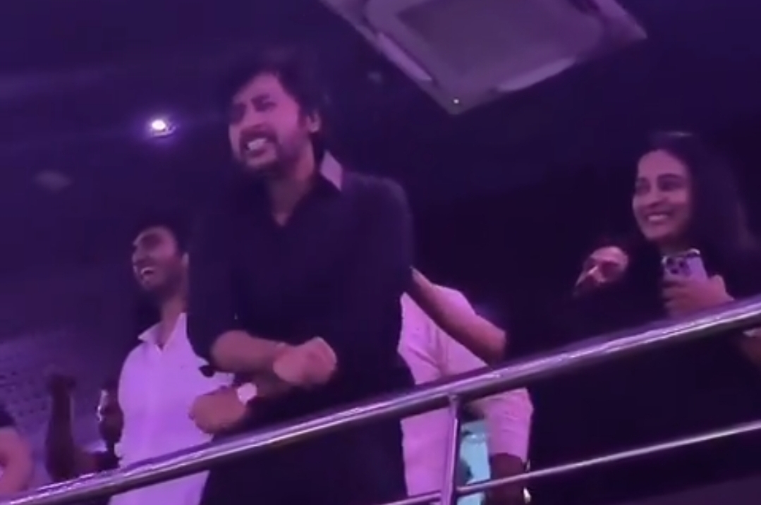 “RJB…. RJB…. என அதிரும் தியேட்டர்கள்” கத்தி கூச்சலிட்ட ஆர்.ஜே.பாலாஜி…. இணையத்தில் வைரலாகும் வீடியோ….!!