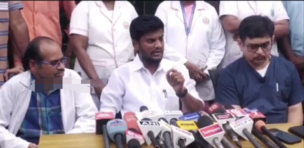“மக்களோட கஷ்டம் இவருக்குத்தான் புரியுது” வெஸ்டர்ன் டாய்லெட்டால் தவித்த கிராமத்து ஜனங்கள்…. அதிரடி காட்டும் தவெக MLA ரமேஷ்….!!