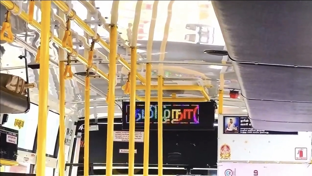 “தமிழ்நாடு அரசு போக்குவரத்து கழகம்” பேருந்தில் ஓடிய டிஜிட்டல் எழுத்துக்கள்…. வைரலாகும் வீடியோ….!!