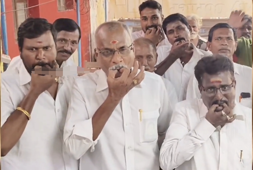 “இனி இங்க வேலைக்கு ஆகாது..” விசில் அடித்து மொத்தமாக தவெக-வில் இணைந்த அமமுகவினர்…. தினகரனுக்கு விழுந்த மரண அடி….!!