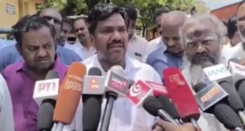 “கடை வாடகை, EB பில் நாங்கதான் கட்டுறோம்” பாட்டிலுக்கு ₹10 வாங்க இதுதான் காரணம்…. ஓப்பனாக பேசிய டாஸ்மாக் ஊழியர்கள்….!!