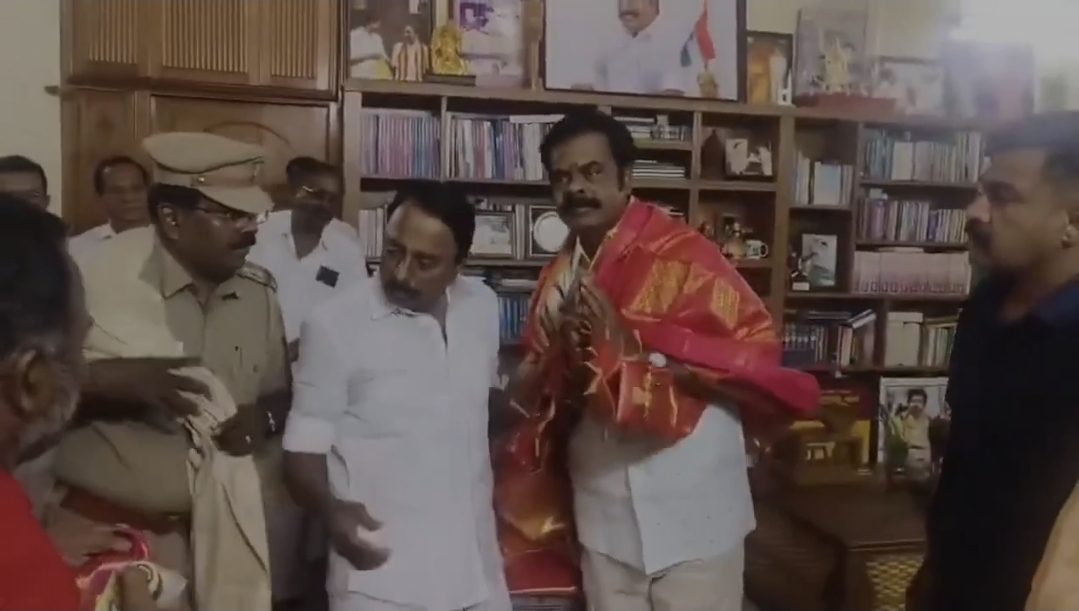 “₹300 கோடி மோசடி குற்றவாளி தவெகவில் இணைந்தாரா?” சர்ச்சைக்கு அமைச்சர் KAS அதிரடி விளக்கம்…..!!