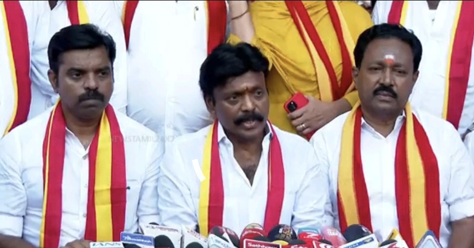 “முதலமைச்சரோட என் வைப்ரேஷன் செட் ஆகுது..” சீட் தரலனாலும் கவலையில்ல…. இசக்கி சுப்பையா சொன்ன அந்த வார்த்தை….!!