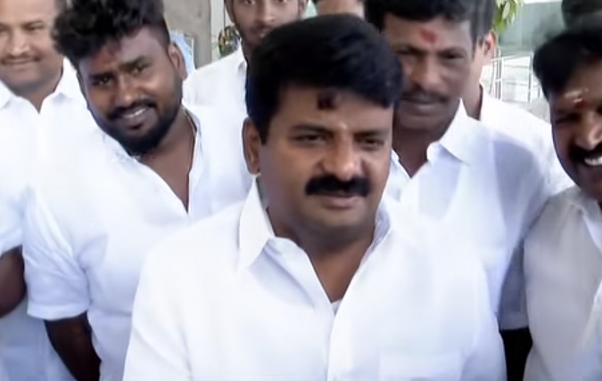 கட்சி மாறுறீங்களா….? ​”எனக்கு இன்னைக்கு 40 கல்யாணம் இருக்கு” மழுப்பலாக பதில் அளித்த சி.விஜயபாஸ்கர்….!!