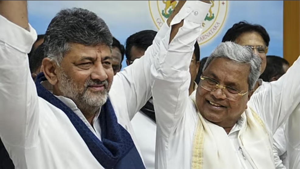 “மேலிடத்துல இருந்து உத்தரவு வந்திருச்சு” கர்நாடக காங்கிரஸ் எம்.எல்.ஏ-க்கள் நாளை அவசர மீட்டிங்…. புதிய சிஎம் ரேஸில் டி.கே.சிவக்குமார்….!!
