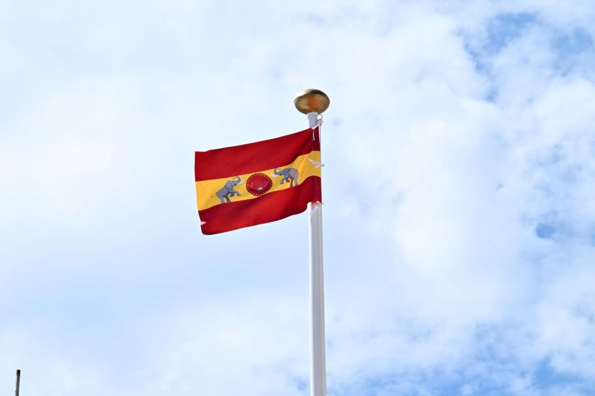 தமிழக தேர்தல் ரிசல்ட்.. இலங்கையில் கொண்டாடும் ரசிகர்கள்! காக்கைதீவில் பட்டொளி வீசிப் பறக்கும் தவெக கொடி..!!!!!