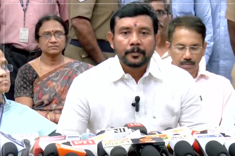 “அரசு மருத்துவமனைகளில் சீக்கிரமே அதிரடி மாற்றம்!”… பற்றாக்குறைக்கு முற்றுப்புள்ளி வைக்க அமைச்சர் சம்பத்குமார் மாஸ் பிளான்..!!!!