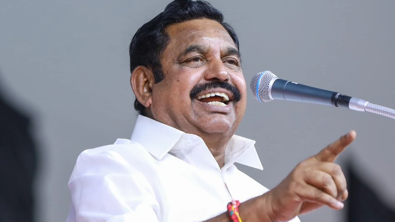 “பதவி பறிப்பு.. நாளிதழ் மோதல்.. ஆனா கடைசியில நடந்த ‘அந்த’ ட்விஸ்ட்!” – எடப்பாடி பழனிசாமியின் அதிரடி கம்பேக்.. ஆடிப்போன சி.வி.சண்முகம் டீம்..!!”
