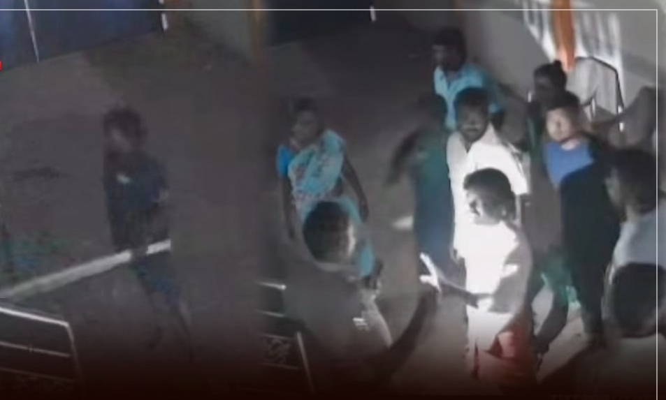 “ஊராட்சி முறைகேட்டைத் தட்டிக்கேட்டா வீடு புகுந்து அடிப்பீங்களா?”… திமுக கவுன்சிலரின் அராஜகம்… 3 பேர் அதிரடிக் கைது..!!!