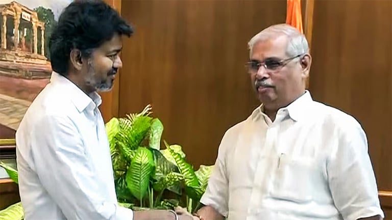 Breaking: ஆளுநரை மீண்டும் சந்திக்கிறார் தவெக தலைவர் விஜய்…! இன்றும் சம்மதிக்கலனா இனி… ஒரு முடிவோடு கிளம்பிய தவெக தலைவர்..!!!