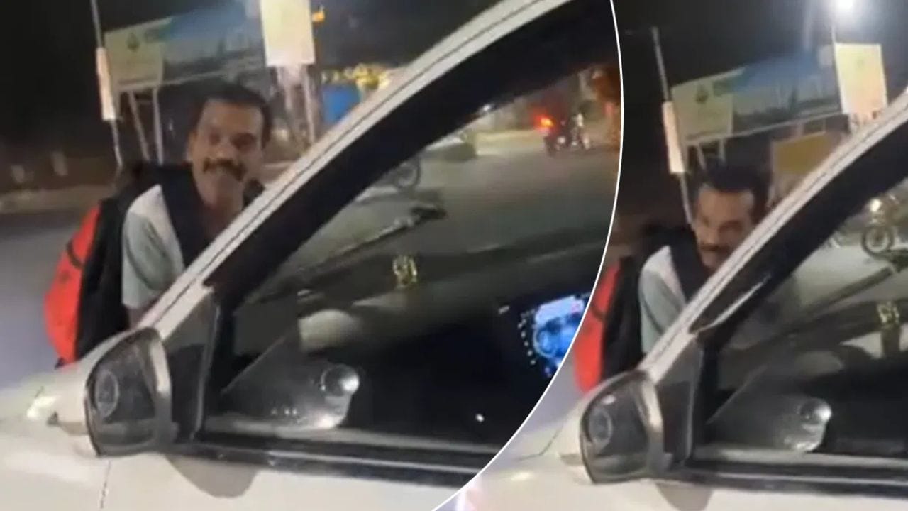 “சாவு கண்ணு முன்னாடி வந்துட்டு போயிருச்சு!”.. காரின் முன்பக்கத்தைப் பிடித்துக்கொண்டு 2 கி.மீ மரணப் போராட்டம்..   வைரலாகும் ஷாக்கிங் வீடியோ..!!