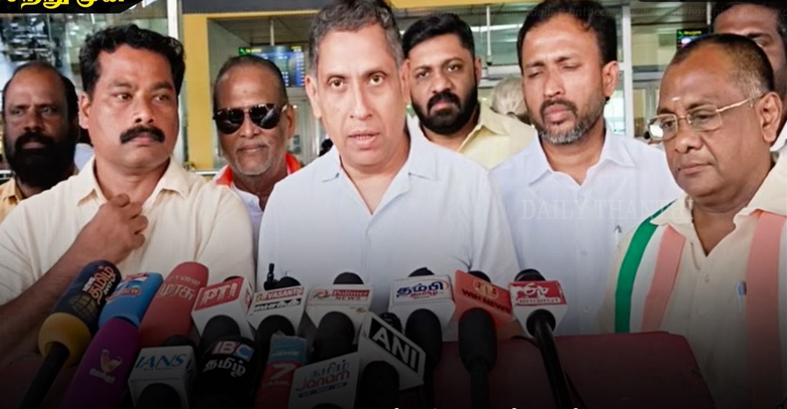 “நேரம் இல்லாததால் நேற்று பார்க்க முடியல..”… விஜய்-ராகுல் சந்திப்பு குறித்து காங்கிரஸ் விளக்கம்… பின்னணியை உடைத்த பிரவீன் சக்கரவர்த்தி..!!!