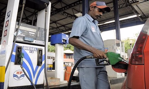 காலையிலேயே வாகன ஓட்டிகள் கடும் அதிர்ச்சி.!! பெட்ரோல், டீசல் விலையில் ஒரே நாளில் ரூ.3   உயர்வு..!  தேர்தல் முடிந்த கையோடு ஷாக் கொடுத்த மத்திய அரசு.!!
