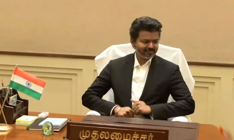 “59 ஆண்டுகால திராவிட கோட்டை சரிந்தது!” – தமிழகத்தின் புதிய முதலமைச்சராகும் விஜய்.. அமைச்சரவையில் பிராமணருக்கு இடம்.. யாரும் எதிர்பார்க்காத அந்த அதிரடி மாற்றம்..!!