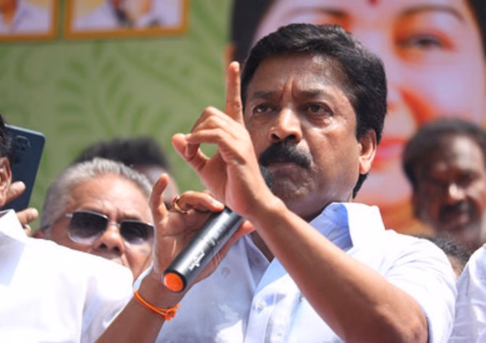 “அதிமுகவில் உச்சக்கட்டப் பரபரப்பு!”… எடப்பாடி பழனிசாமி – சி.வி.சண்முகம் தனித்தனி ஆலோசனை… பின்னணி என்ன?
