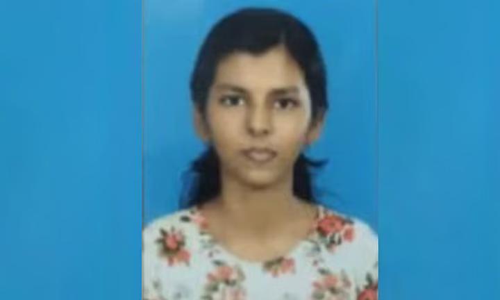 “அவள் ஏன் இப்படி செய்தாள்..?” பலமுறை போன் செய்தும் எடுக்காத தோழிகள்.. கதவைத் திறந்தபோது காத்திருந்த அதிர்ச்சி‌‌.. மாணவியின் விபரீத முடிவு..!!