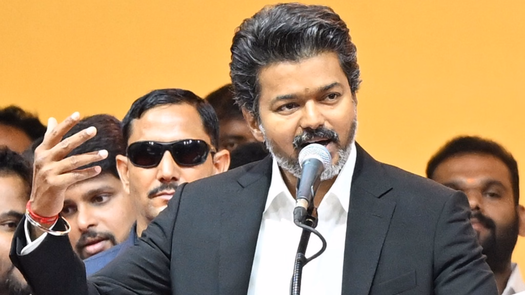 “நீங்க உட்காருங்க.. இல்ல நீங்க தான் உட்காரணும்!”  அரசியல்னா இப்படித்தான் இருக்கணும்! தவெக எம்.எல்.ஏ ஆபீஸில் அமைச்சர் ஆனந்த் காட்டிய  பாசம்.. நெகிழ்ந்த விஜய் தாமு..!!