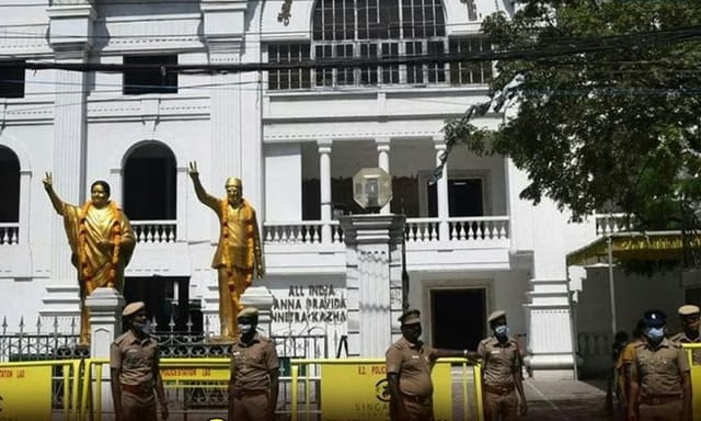 எடப்பாடி vs எஸ்.பி வேலுமணி… இரண்டாக உடைந்தது அதிமுக… தலைமை அலுவலகத்தில் பலத்த போலீஸ் பாதுகாப்பு… 25 பேரின் பதவி காலி… அதிர்ச்சி பின்னணி..!