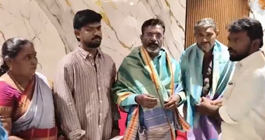 தமிழகத்தை உலுக்கிய ஆணவ படுகொலை… கவின் தம்பிக்கு உதவி மேலாளர் பதவி.. விசிக முயற்சியால் முதல்முறையாக.. வீடியோவை வெளியிட்டு திருமா நெகிழ்ச்சி…!
