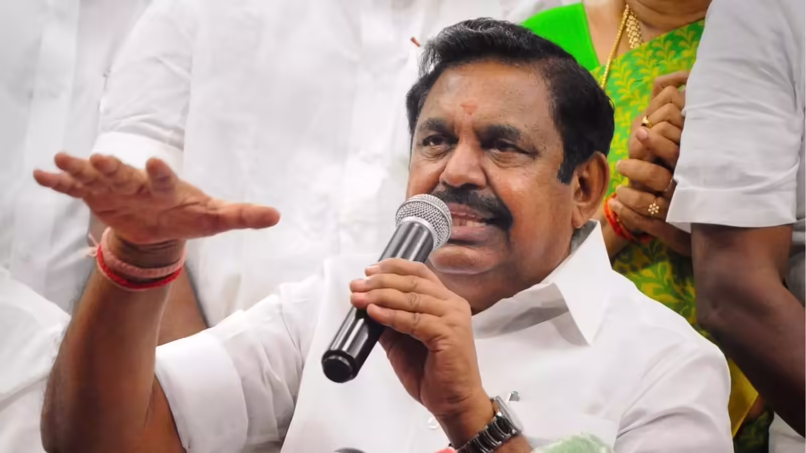 “வெயிட் பண்ணுங்க… அதிமுக-வுக்கு நல்லதே நடக்கும்!” – எம்.எல்.ஏ-க்களிடம் எடப்பாடியார் சொன்ன அந்த ரகசியம்… தமிழக அரசியலில் அடுத்த ட்விஸ்ட் ரெடி..!!