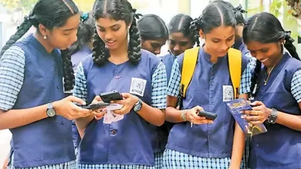 தமிழகமே எதிர்பாராத ரிசல்ட்..! அப்படியே ஷாக் ஆகி நின்ன பாய்ஸ் கேங்! ‘இந்த வருஷமும் நாங்கதான் டாப்’.. மாணவர்களுக்கு மாணவிகள் கொடுத்த அல்டிமேட் ஷாக்..!!