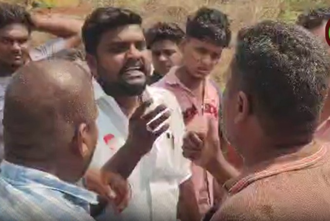 “நாங்கதான் ரூலிங் பார்ட்டி.. மாமூல் கொடுத்தே ஆகணும்!” வேலூரில் தவெக பிரமுகர் மீது ஊர் மக்கள் அதிரடிப் புகார்.. பின்னணி என்ன?