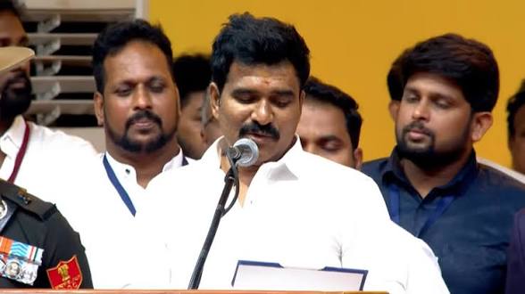 எவ்வளவு சுரண்ட முடியுமோ அவ்வளவு சுரண்டிட்டாங்க..!” – மின்தடைக்கு பின்னால் இருக்கும் ரகசியம்.. செய்தியாளர்கள் சந்திப்பில் பொங்கி எழுந்த அமைச்சர்..!!”