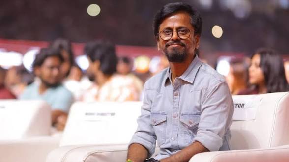 “எனது மிக மோசமான காலத்தில் உடன் இருந்தவர் இவர்தான்!” – உதவி இயக்குநருக்காக மேடையில் கண் கலங்கிய ஏ.ஆர். முருகதாஸ்.. பின்னணியில் இருக்கும் உருக்கமான கதை..!!