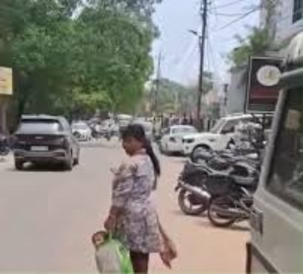 “அம்மான்னா சும்மாவா?”… கைக்குழந்தையுடன் வேலைக்கு கிளம்பிய பெண்ணின் செயல்.. வைரலாகும் மனதை உருக்கும் அந்த ஒரு வீடியோ..!