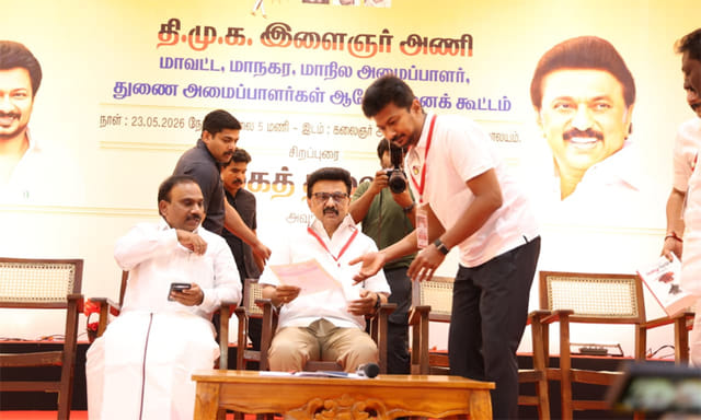 “பயணிக்கிற படகிலேயே ஓட்டை போடுறாங்க..!” – அணி மாறிய காங்கிரஸை அக்குவேறு ஆணிவேறாக கிழித்த திமுக இளைஞரணி.. தேர்தல் தோல்விக்கு பின் உதயநிதி எடுத்த ‘அந்த’ அதிரடி முடிவு என்ன?