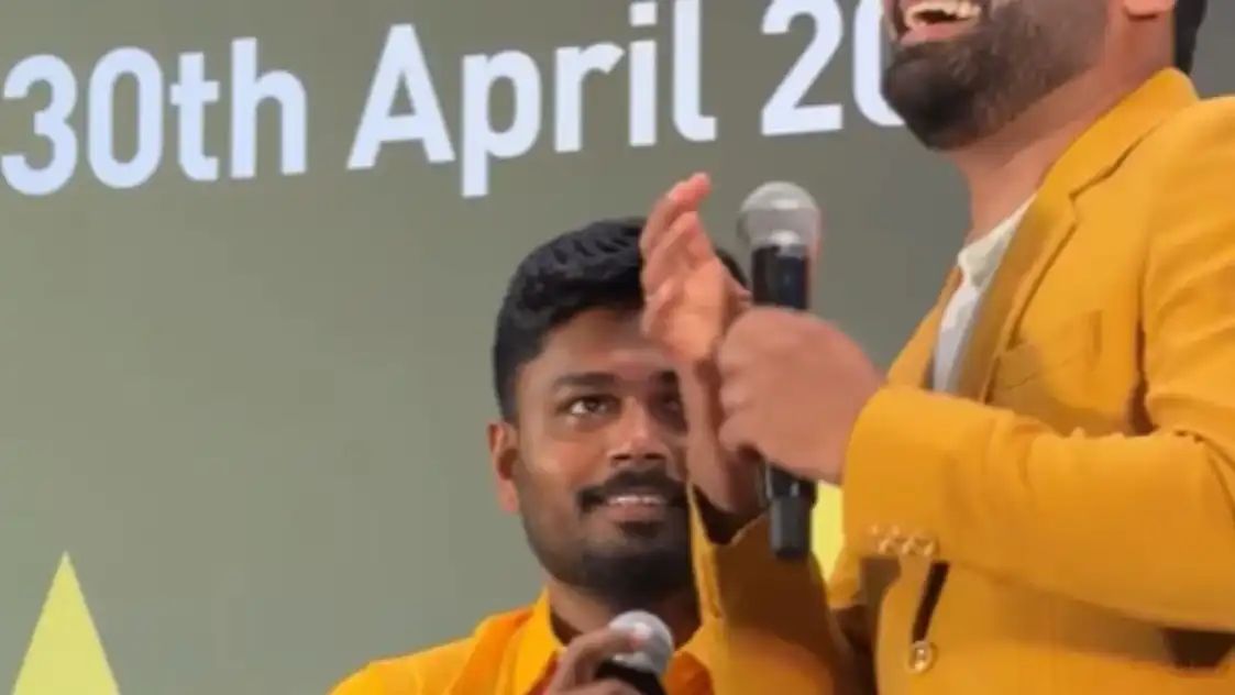 “எங்க தல சஞ்சு வேற ரகம்.. மைக் முன்னாடி மியாவ்.. மிரண்டு போன தொகுப்பாளர்.. சிஎஸ்கே ஈவென்ட்ல நடந்த கலாட்டா.. வயிறு குலுங்க சிரிச்ச சிஎஸ்கே ரசிகர்கள்.. வைரலாகும் அந்த ‘கியூட்’ வீடியோ..!!
