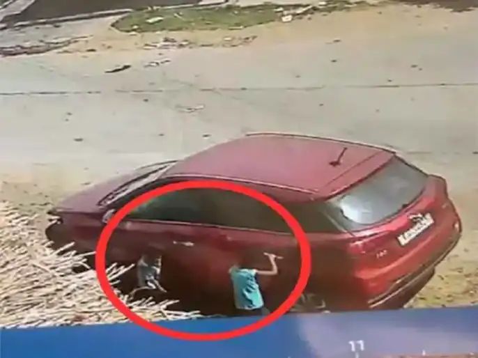 காரில் பேட்டரி இல்லை.. கதவும் திறக்கவில்லை..! – பழுதுபார்க்க வந்த காரில் விளையாடிய சிறுமிகள்.. மூச்சுத்திணறி 2 உயிர்கள் பலியான கொடூரம்.. சிசிடிவியில் சிக்கிய நெஞ்சை உலுக்கும் காட்சி..!!”