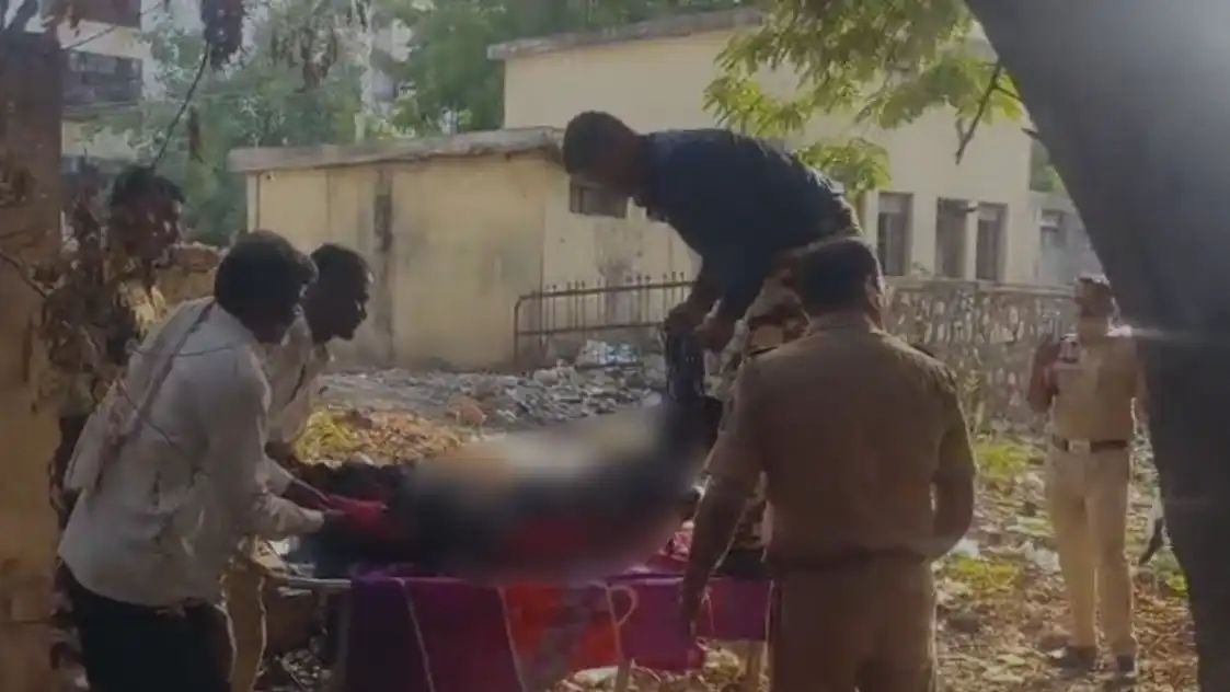 “உலகமே காறித் துப்பும்னு தெரிஞ்சுதான்..!” – 40 வயது மாற்றாந்தாய், 21 வயது மகனுடன் ஓட்டம்.. தெலுங்கானாவில் சிக்கிய ஜோடி.. போலீசார் மீட்டதும் நடந்த கொடூரம்..!!”