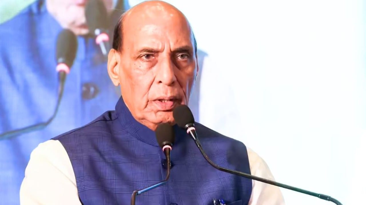 “ஒரே ஆண்டில் உலகையே திரும்பிப் பார்க்க வைத்த ‘ஆபரேஷன் சிந்துர்’!”.. வீரமும் கலையும் வேற வேற இல்ல.. ராஜ்நாத் சிங் பெருமிதம்..!!
