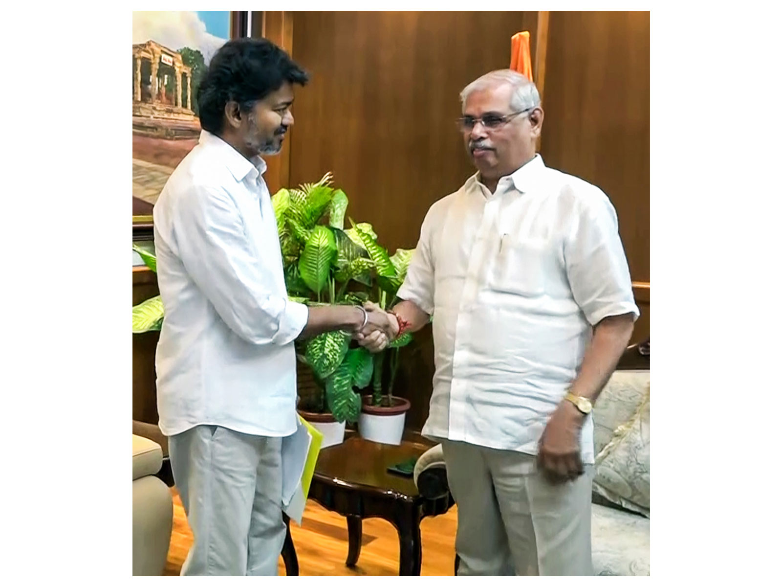 breaking: “ஆளுநர் மாளிகை அதிரடி விளக்கம்!”… விஜய்யின் ஆட்சி கனவுக்கு செக் வைத்த கவர்னர்..!!!!