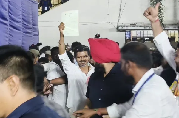 “படிப்பு பாதியில நின்ன அதே காலேஜ்.. இன்னைக்கு சீப் மினிஸ்டரா உள்ள போன தளபதி.. ‘வாழ்க்கை ஒரு வட்டம்’னு நிரூபிச்ச விஜய்.. லயோலாவில் நடந்த அந்த மாஸ் சம்பவம்..!!”