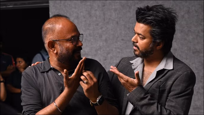 “நல்லவங்கள ஆண்டவன் சோதிப்பான்!”  அந்த ஒற்றை வரியால் – கலங்கி நின்ற தவெக தொண்டர்களுக்கு வெங்கட் பிரபு கொடுத்த மாஸ் பூஸ்ட்..!!