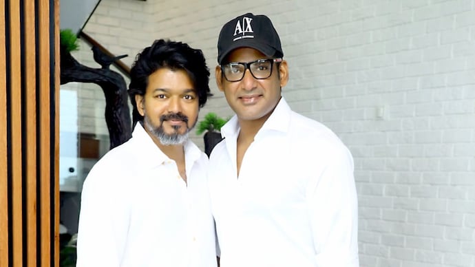 ​”விஜய் ஆட்சி அமைக்க நான் முன்நிற்பேன்” – ஆளுநரைச் சீறிய விஷால்…. தமிழக அரசியலில் பெரும் பரபரப்பு….!!