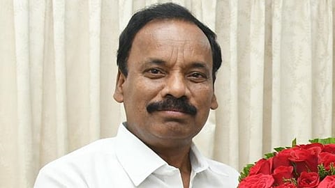 “அதிமுகவை உடைக்க சதியா..?” 4 எம்.எல்.ஏ.க்கள் திடீர் ராஜினாமா பின்னணியில் கோடிக்கணக்கில் பணப் பரிமாற்றம்..? எம்.பி. தனபால் பரபர..!!