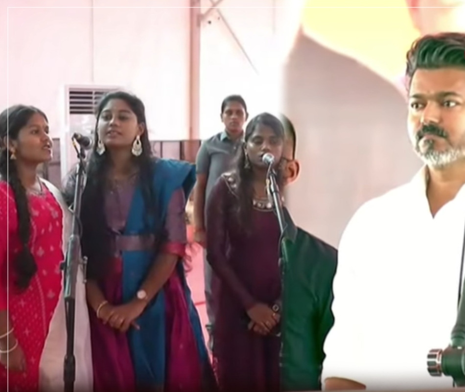 Breaking: “முதலமைச்சர் விஜய்யின் முதல் அரசு விழா!”… முறைப்படி பாடித் தொடங்கப்பட்ட தமிழ்த்தாய் வாழ்த்து… ஆர்ப்பரிக்கும் தொண்டர்கள்…!!