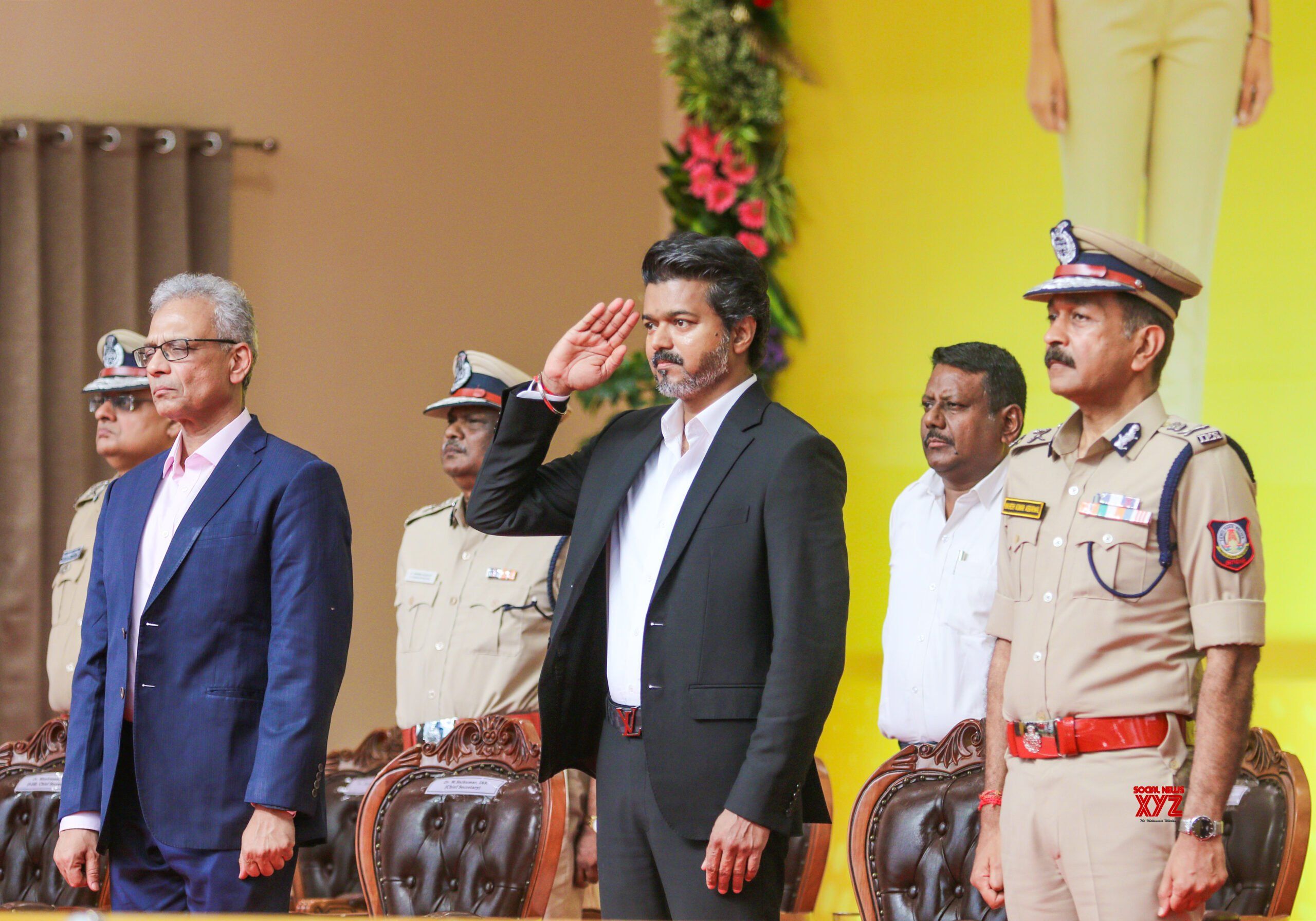 ஐஏஎஸ், ஐபிஎஸ் அதிகாரிகளுக்குப் பறந்த அவசர உத்தரவு..  அதிகாரிகள் மட்டத்தில் அடுத்த அதிரடி?  முதல்வர் விஜய் போடப்போகும் புது ஸ்கெட்ச்..!!