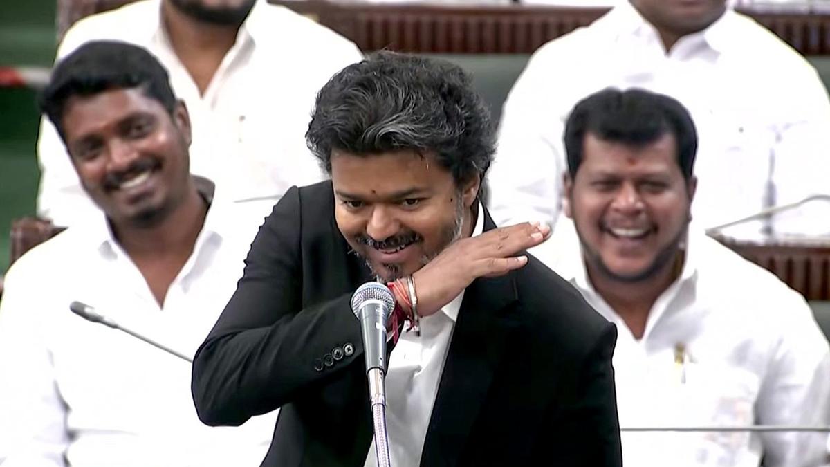 “தந்தையைக் காணோம்” எகிறிய எதிர்க்கட்சித் தலைவர்! நடுவில் புகுந்து கம்யூனிஸ்ட் கட்சி கடும் கண்டனம்..!!