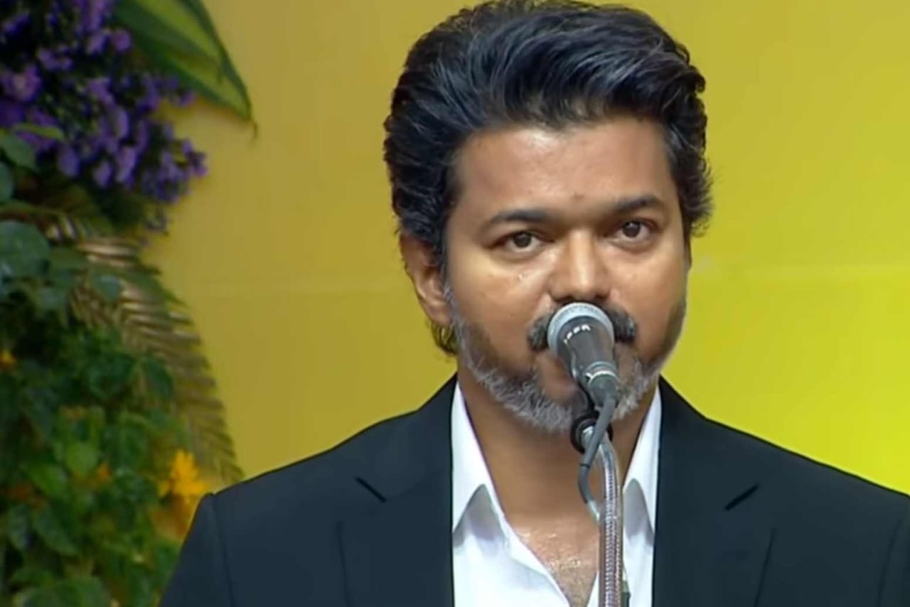 என் மனம் பதறுகிறது..! இன்னைக்கு இது புதுசா நடக்கல காலம் காலமா கண்டுக்காம விட்டதுதான் தப்பு… இனி பெண்களை சீண்டுனா தப்பிக்க முடியாது… முதல்வர் விஜய் எச்சரிக்கை..!!