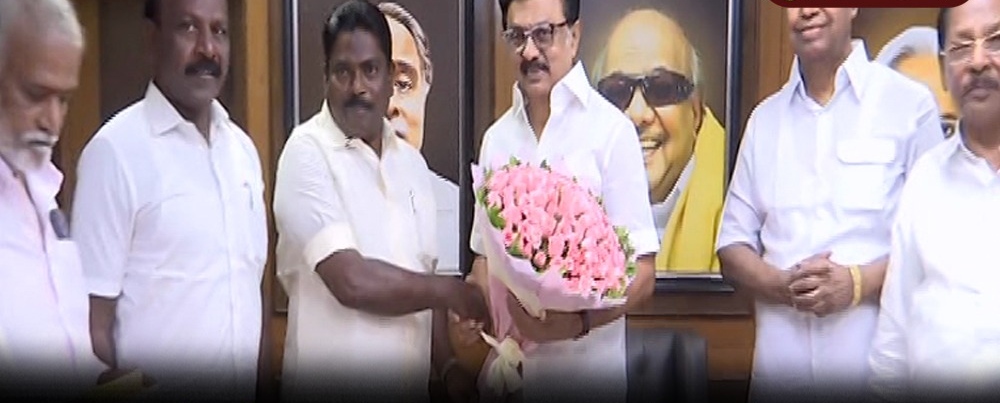 “எடப்பாடிக்கு அடுத்தடுத்து ஷாக்!”… திமுகவில் ஐக்கியமான அதிமுக முன்னாள் அமைச்சர் பெஞ்சமின்.. அறிவாலயத்தில் நடந்த அதிரடி ட்விஸ்ட்..!!!!