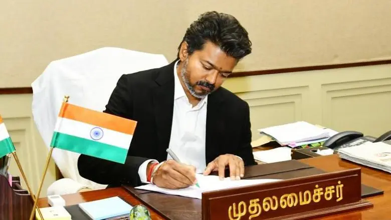 “தப்பு செஞ்சா அடுத்த செகண்டே பதவி காலி!” தவெக அமைச்சர்களுக்கு முதலமைச்சர் விஜய் போட்ட ரகசிய உத்தரவு.. வெளியான உண்மை..!!