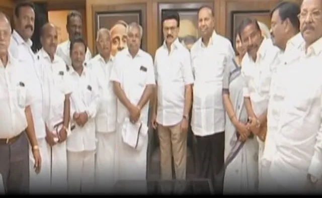 “வைகோ செய்த அந்த ஒரு காரியம்.. மொத்தமாக சரிந்தது மதிமுக கோட்டை” திமுகவில் இணைந்த முக்கிய புள்ளிகள்…. அரசியல் வட்டாரத்தில் பரபரப்பு….!!