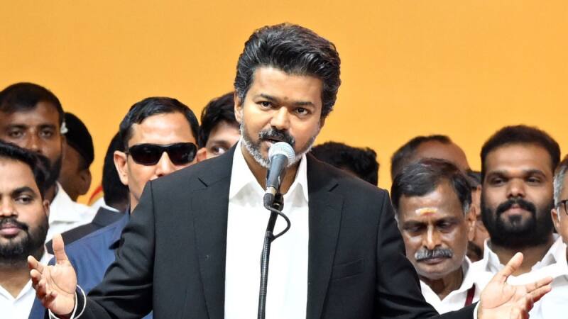 “அமைச்சர்கள் யாரும் தப்பு பண்ணக் கூடாது!”.. – தவறு செய்பவர்களுக்கு உடனடி தண்டனை..!  – முதலமைச்சர் விஜய் விடுத்த கறாரான எச்சரிக்கை..!!