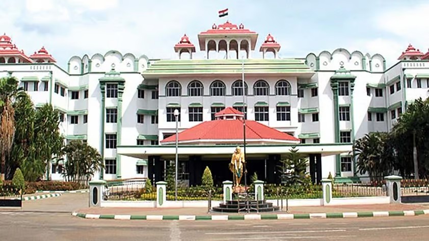 Breaking: பாலியல் குற்றவாளிகளுக்கு இரக்கம் காட்ட முடியாது..! “3 சிறுமிகளை சீரழித்த கொடூரனுக்கு தூக்கு தண்டனை தான் சரி”… உயர்நீதிமன்ற கிளை அதிரடி தீர்ப்பு..!!